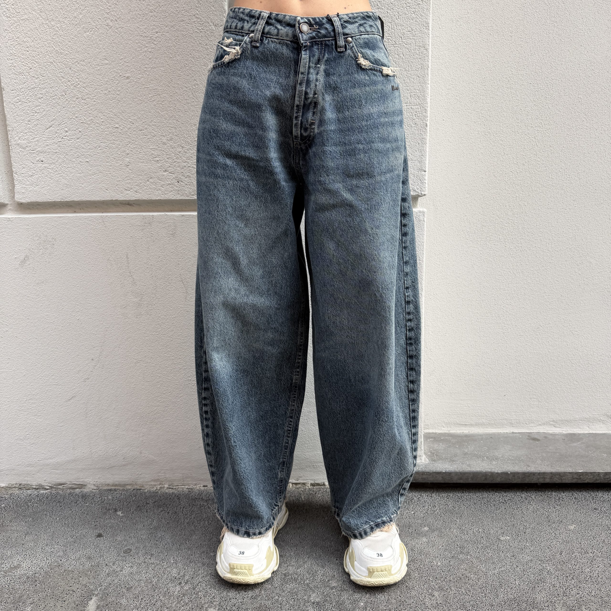 Berna - Jeans balloon con abrasioni - W 264158-30 - immagine 2
