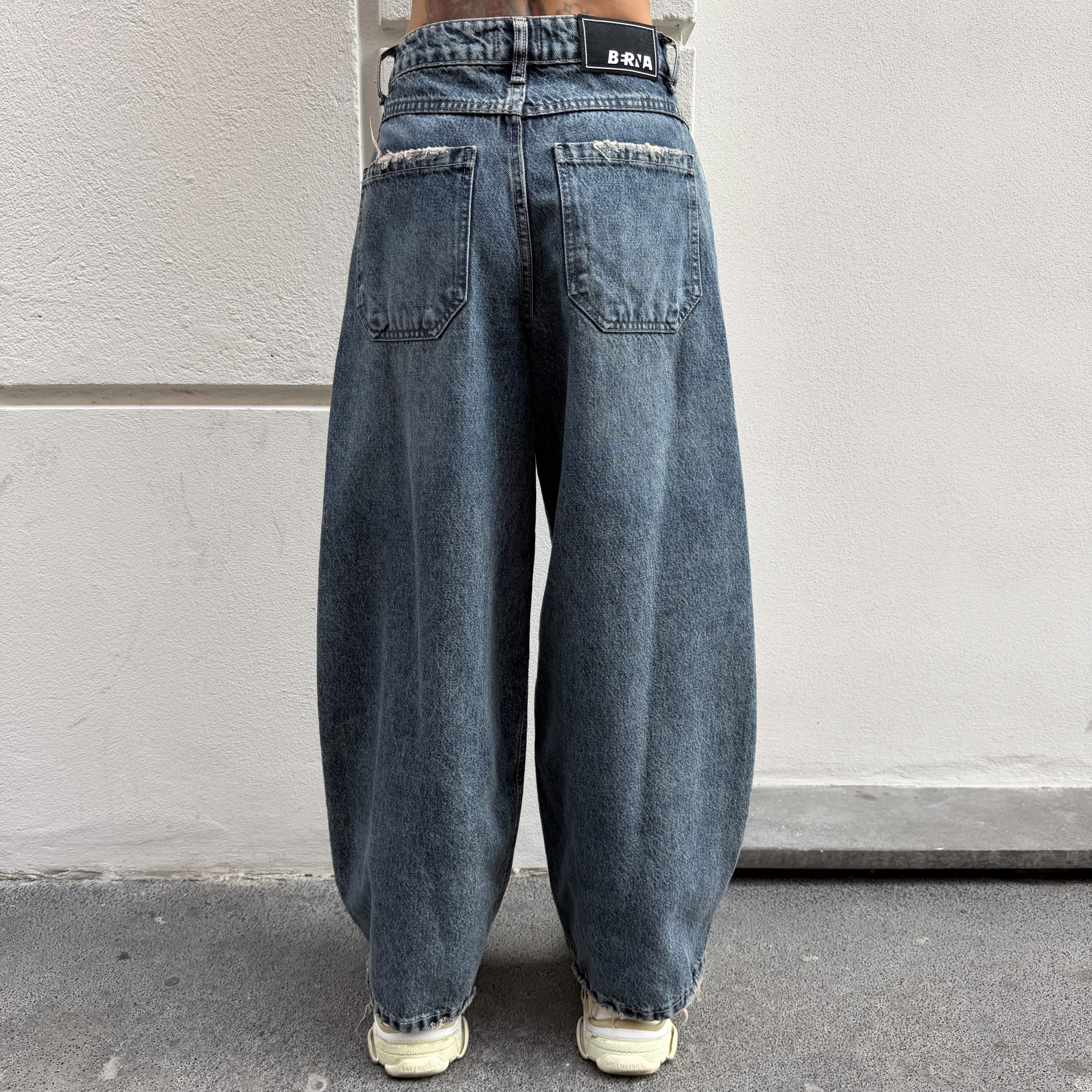 Berna - Jeans balloon con abrasioni - W 264158-30 - immagine 3