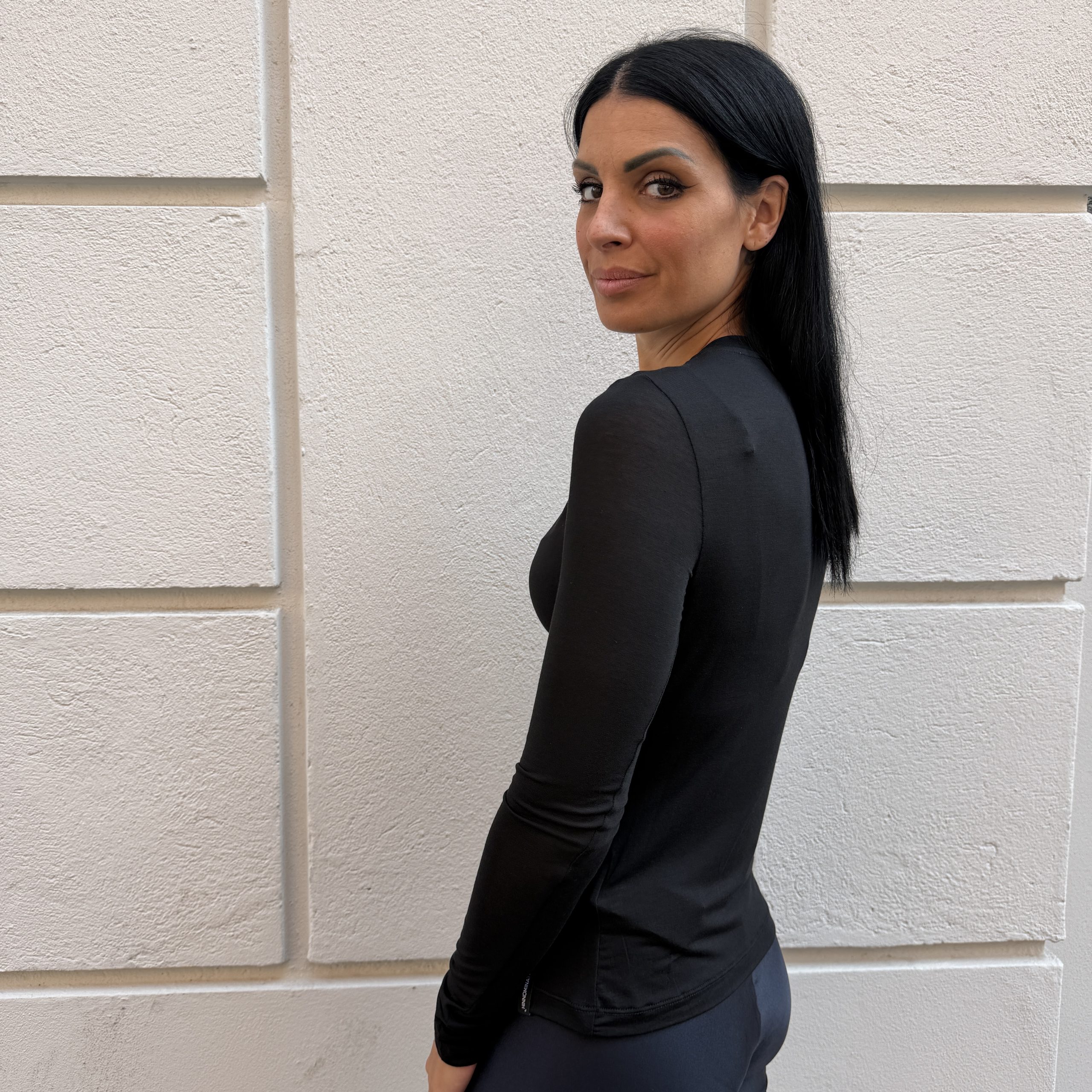 Hinnominate - Maglia paricollo in prima lana - HMABW03150 - Nero - immagine 2