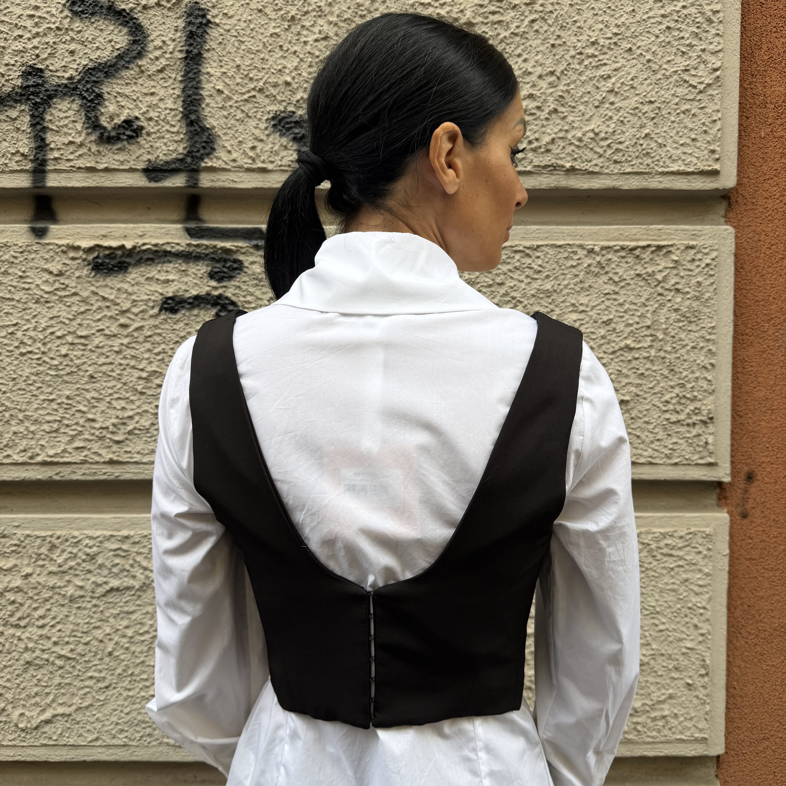 Kostumn1 - Gilet scollato - KE26138 - Nero - immagine 3