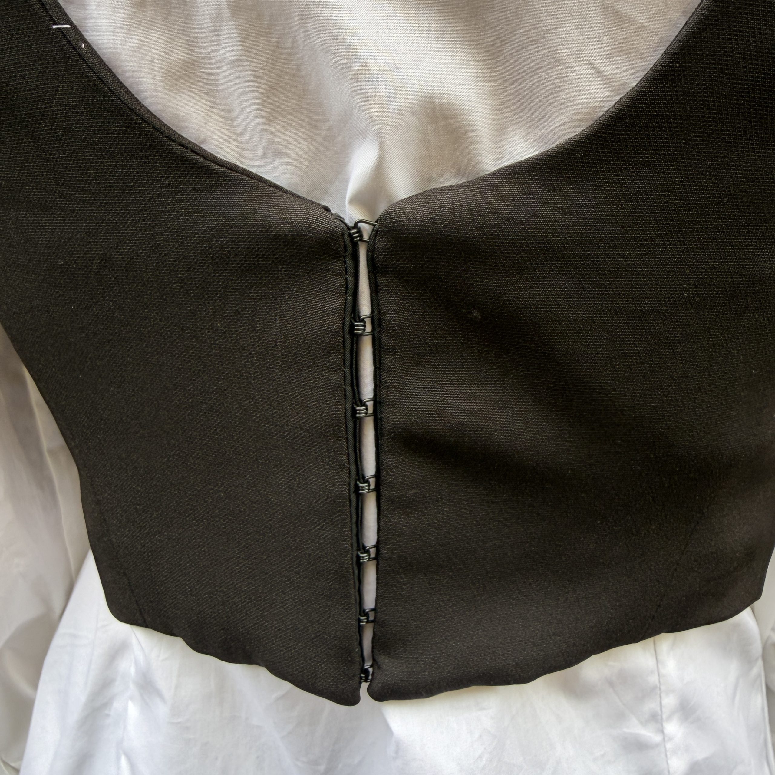 Kostumn1 - Gilet scollato - KE26138 - Nero - immagine 4