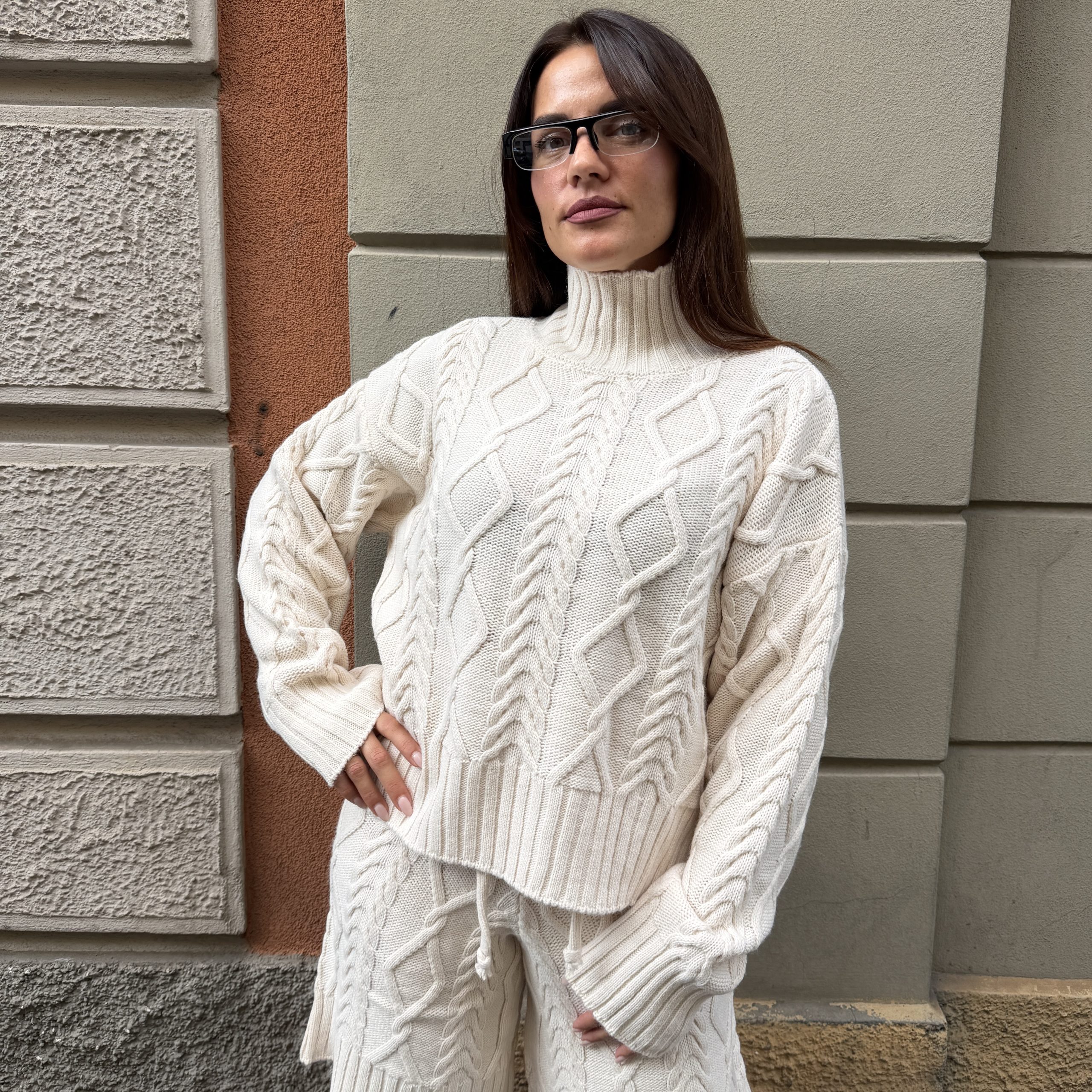 Gaelle Paris - Pullover con motivo a treccia e collo alto - GAABW11430 - Crema