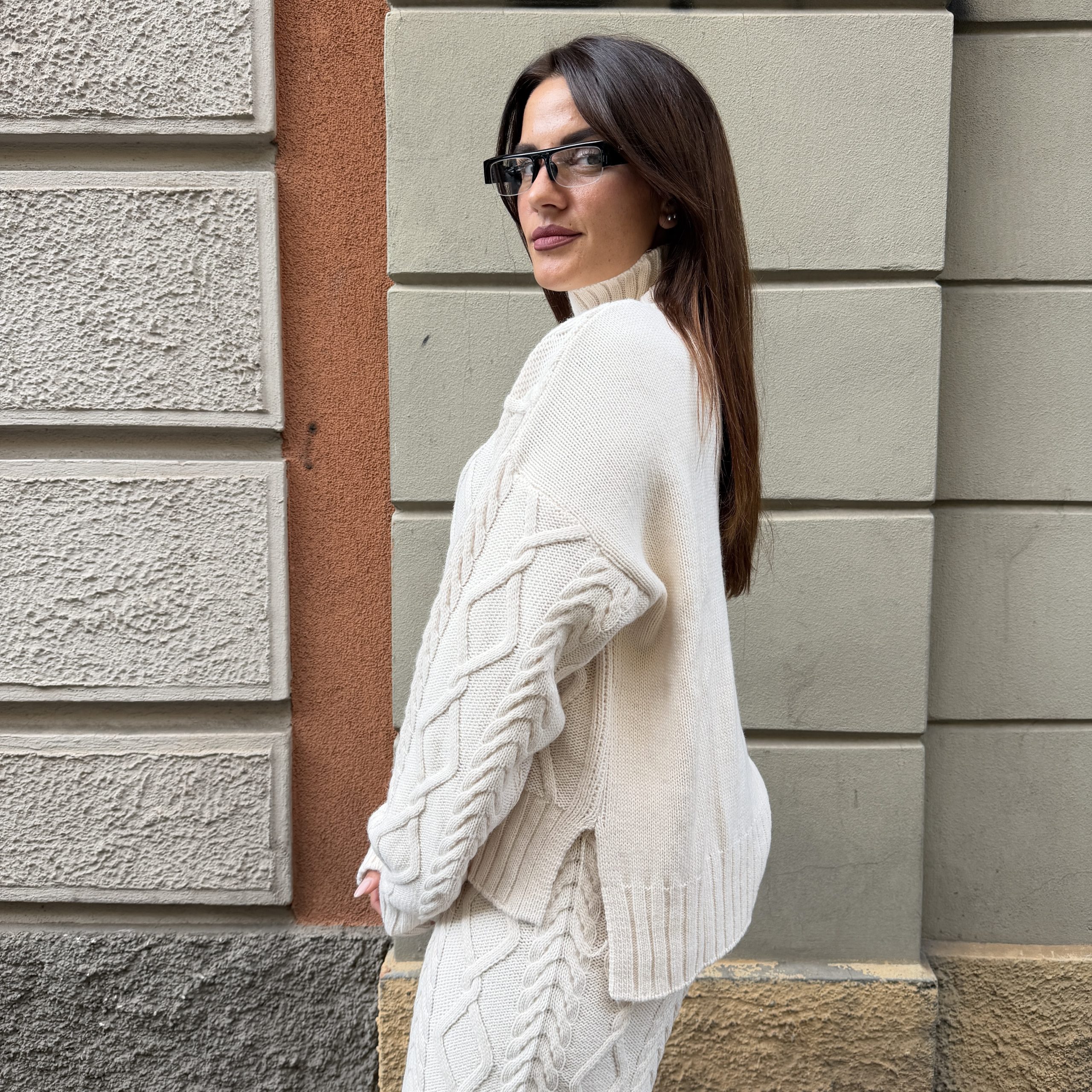 Gaelle Paris - Pullover con motivo a treccia e collo alto - GAABW11430 - Crema - immagine 2