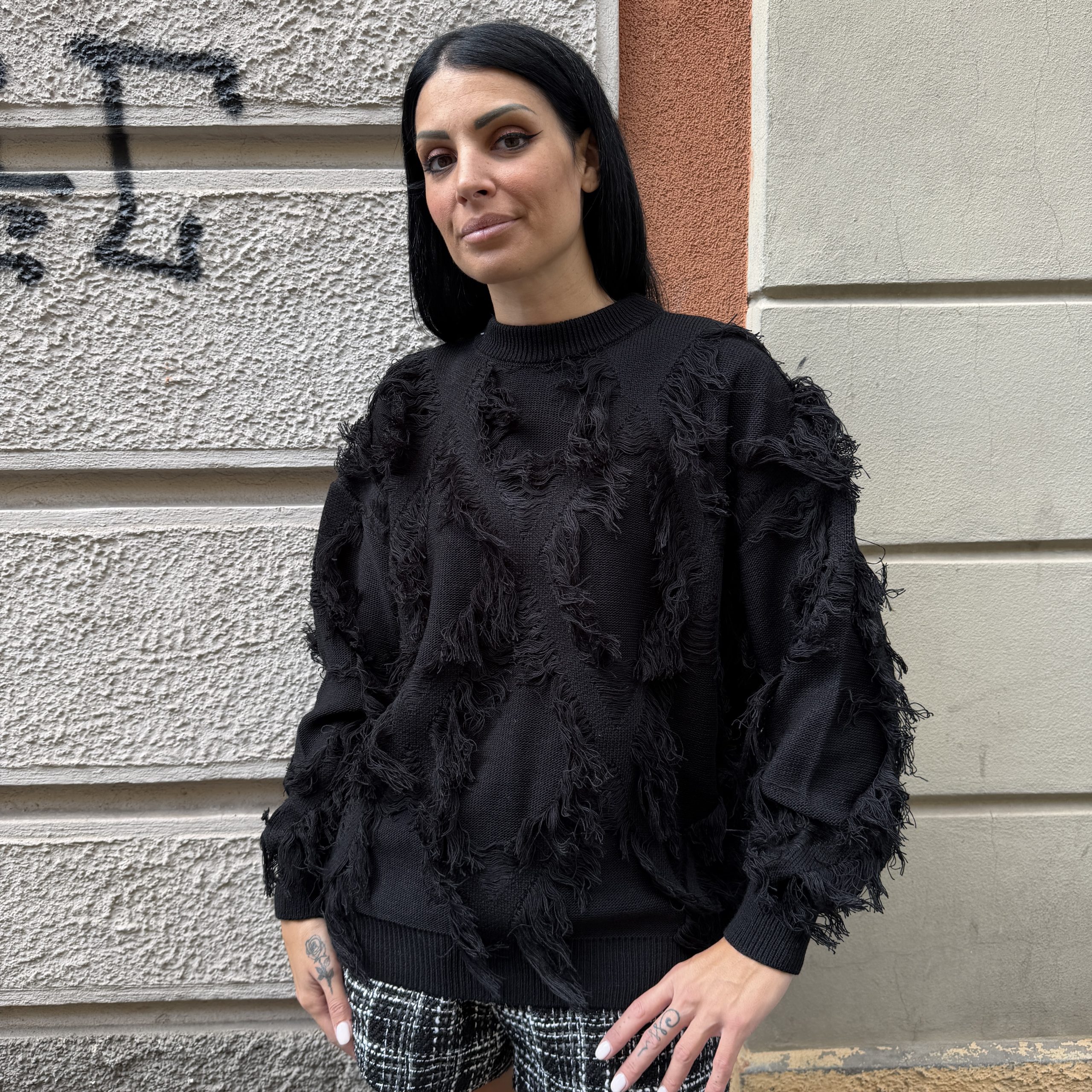 Gaelle Paris - Pullover paricollo a rombi con pendaglio logato sul retro - GAABW11470 - Nero