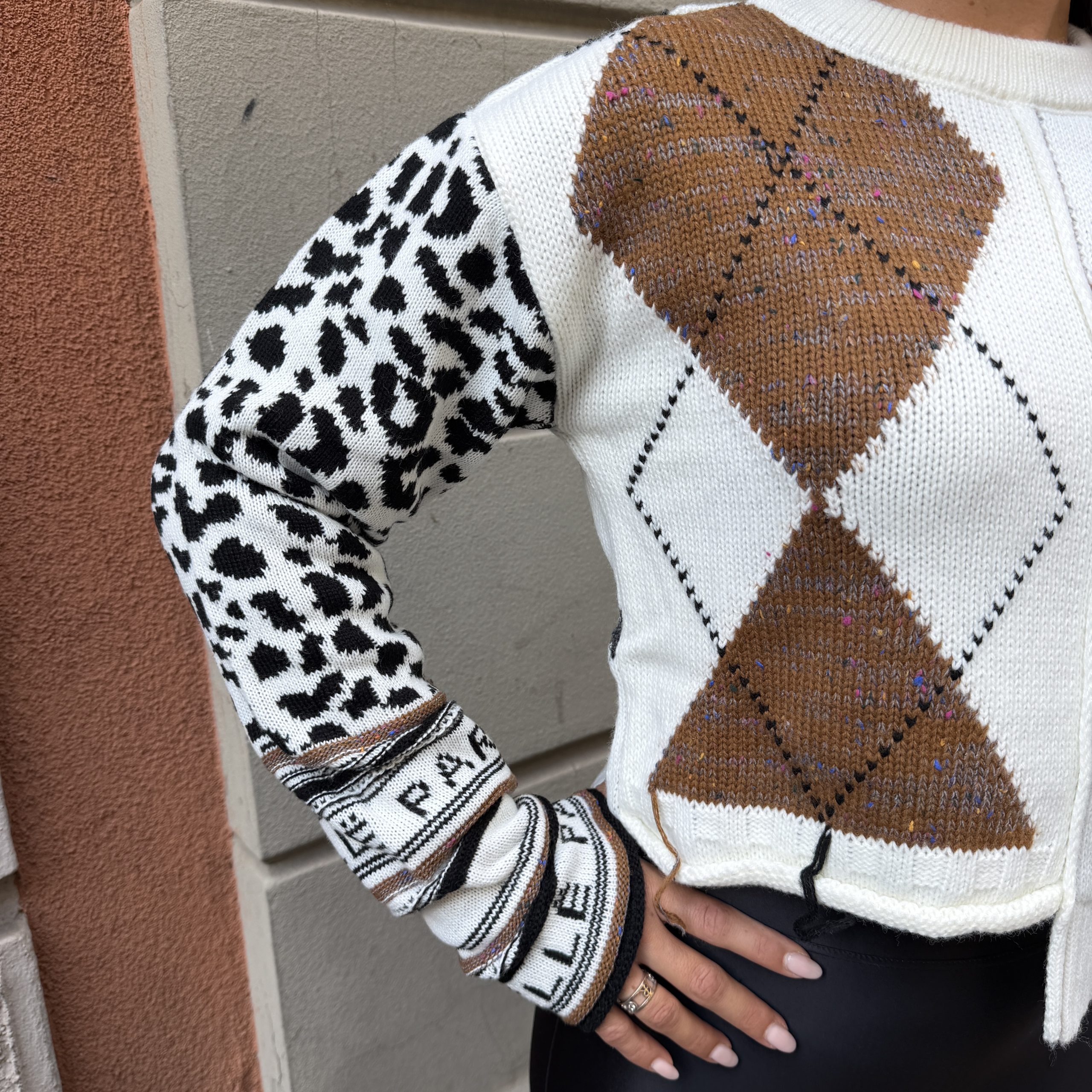 Gaelle Paris - Pullover paricollo con fondo irregolare e manica logata - GAABW11499 - Crema - immagine 4