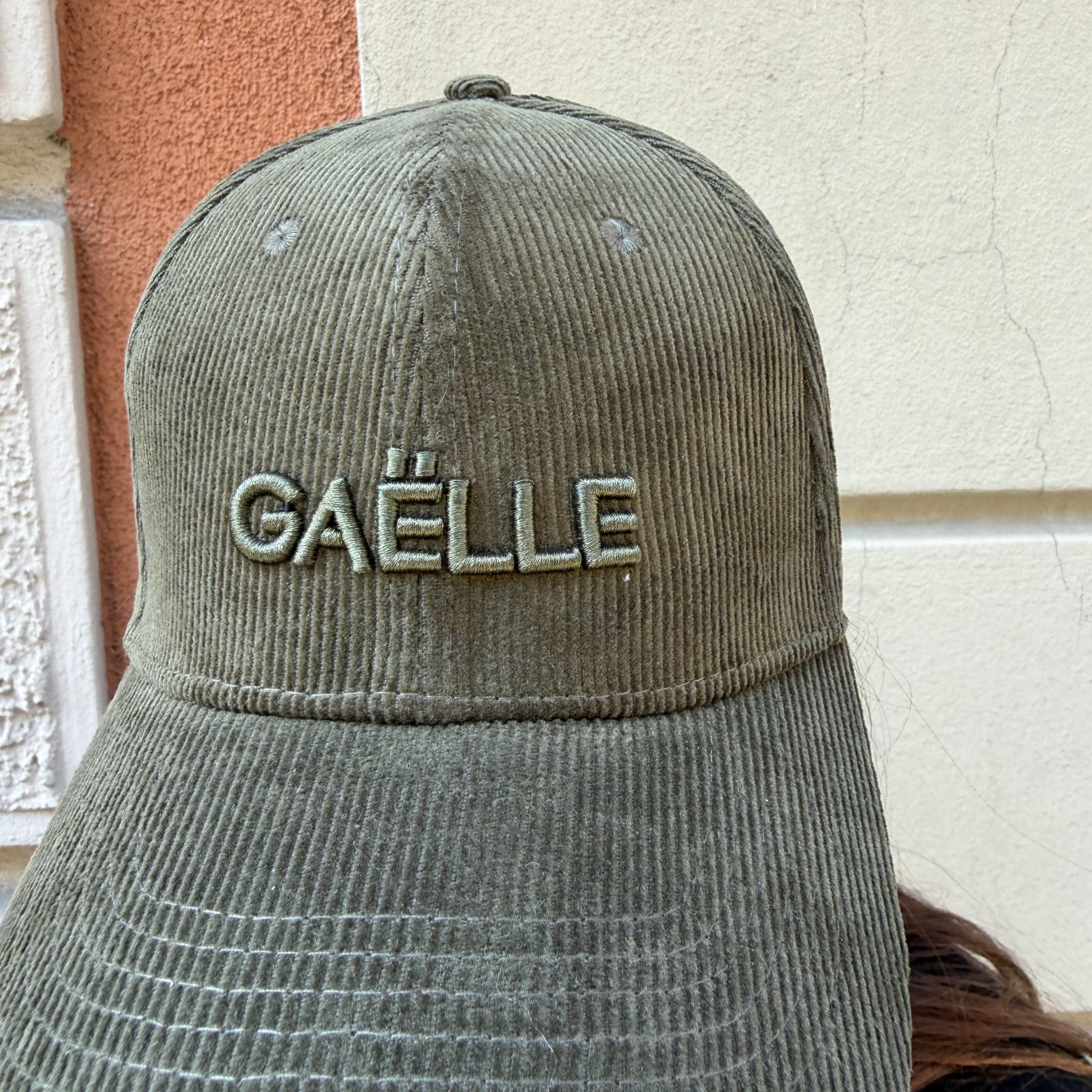 Gaelle Paris - Baseball velluto logo ricamo - GAACW03373 - Verde bosco - immagine 2