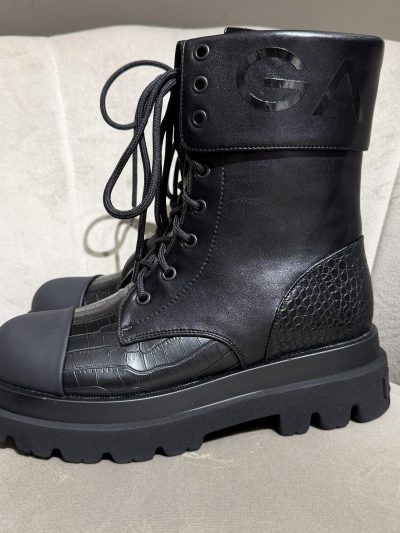 Gaelle Paris - Boots allacciato con logo stampato e inserti cocco - GACAW01831 - Nero