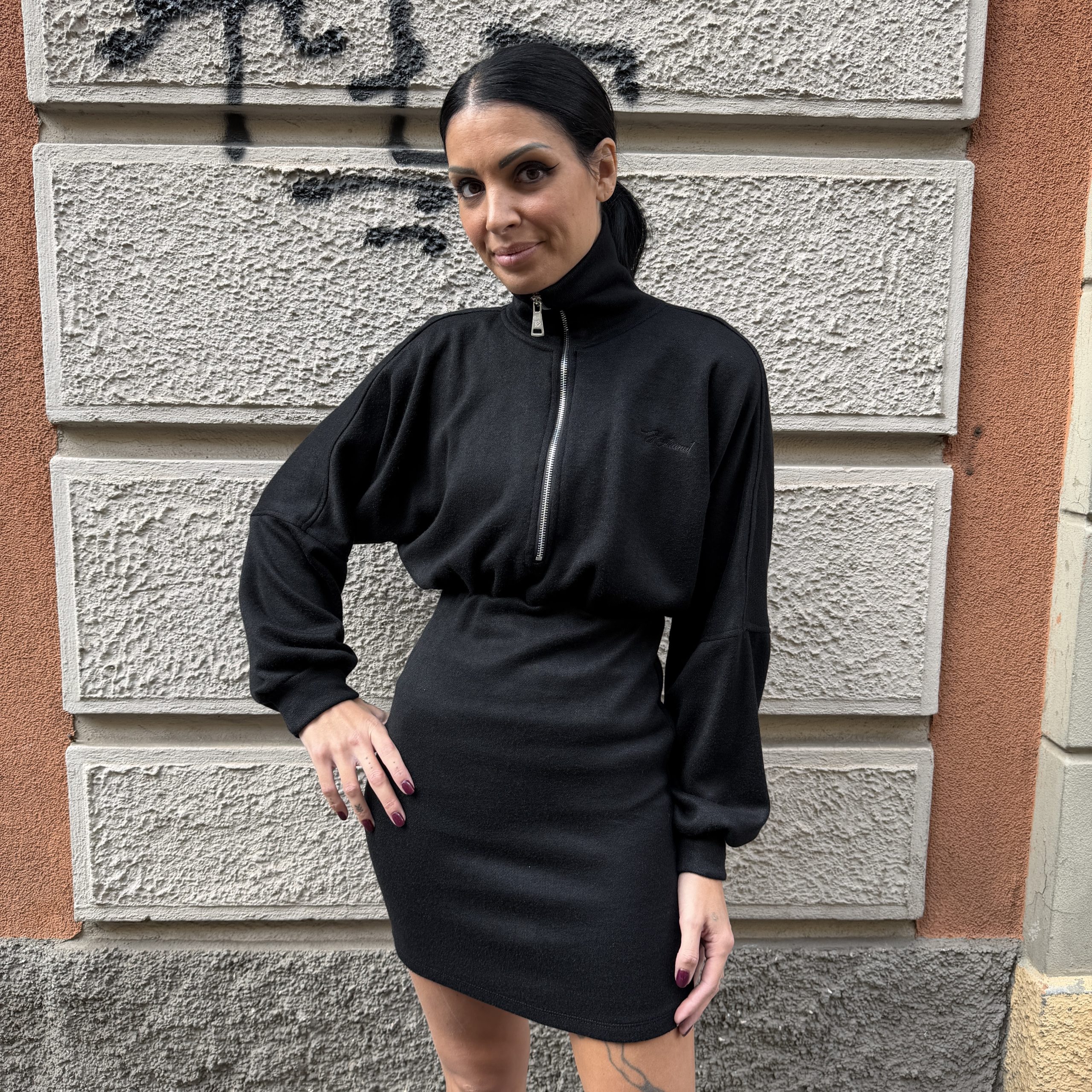 Kostumn1 - Abito in maglia con ricamo - KE2673 - Nero