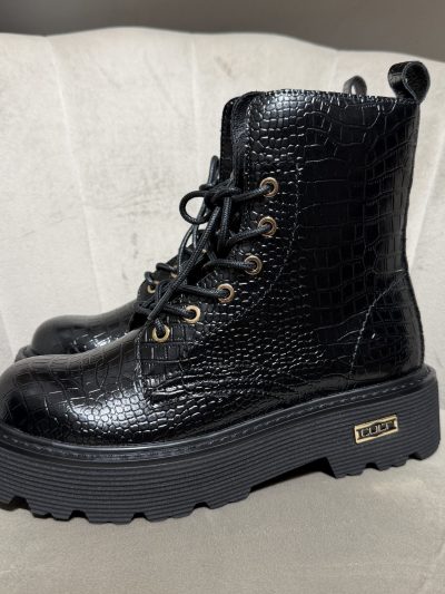 Cult - Anfibio 6 buchi in eco pelle stampa coccodrillo - SLASH 3037 - CLW303700 - Nero