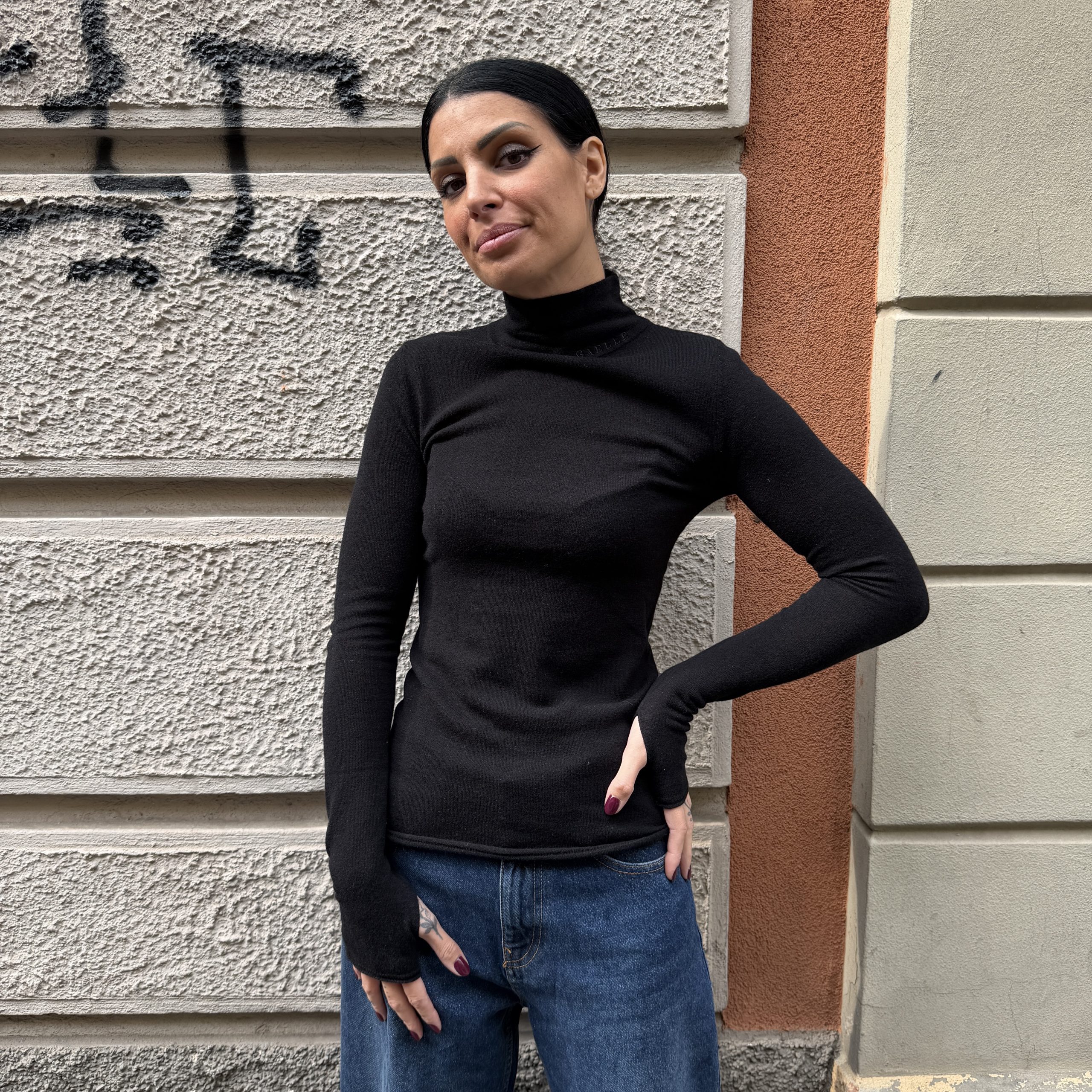 Gaelle Paris - Maglia manica lunga dolcevita con ricamo logo - GAABW11402 - Nero